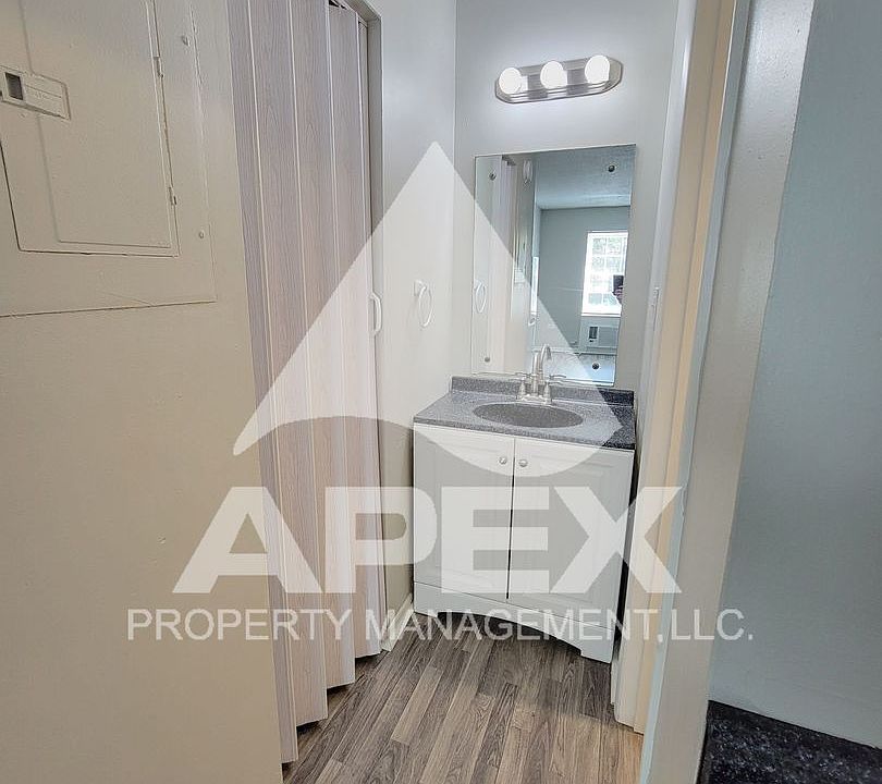 1st image of 2218 Payne Ave #1