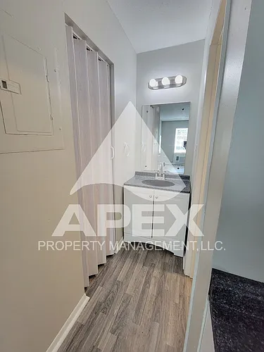 2218 Payne Ave Photo 1