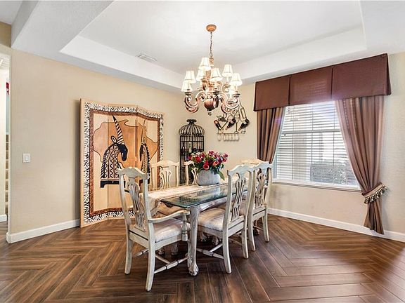 2nd image of 981 Classic View Dr