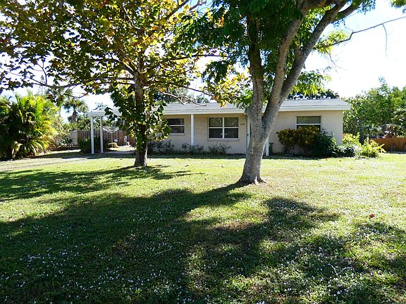 2nd image of 2401 Saint Dunston Ln