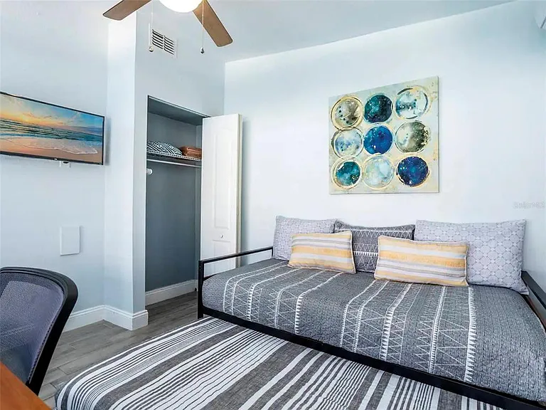 4401 Lenmore St #3 — Photo 9