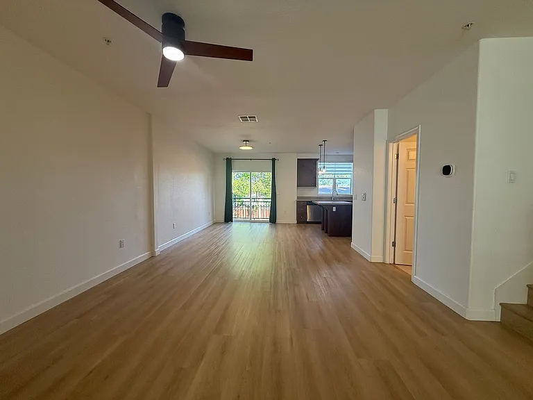 45 Esfahan Dr — Photo 5