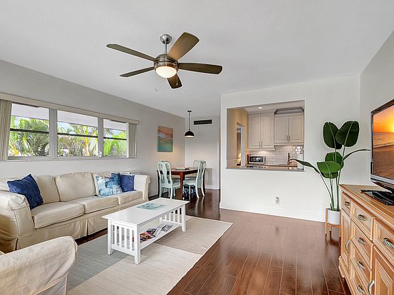 3rd image of 1001 NE 8th Avenue #201