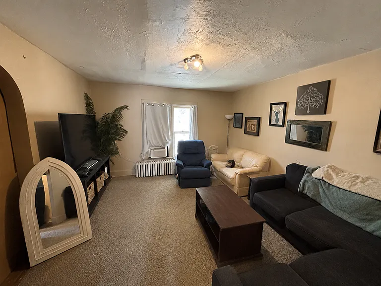 302 E Walnut St #B — Photo 12