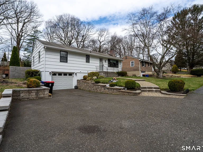 9 Cobblers Ln — Photo 2
