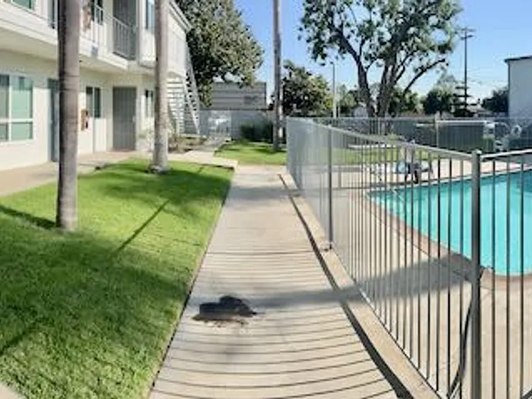 Wilshire Fullerton — Photo 12