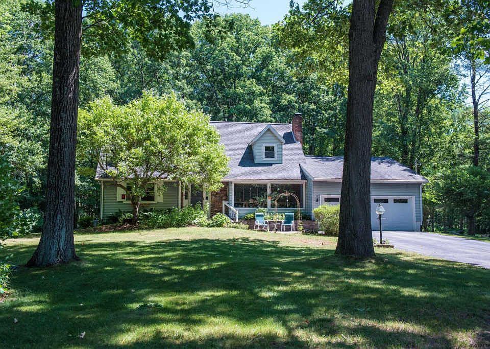 1st image of 108 Oak Tree Dr