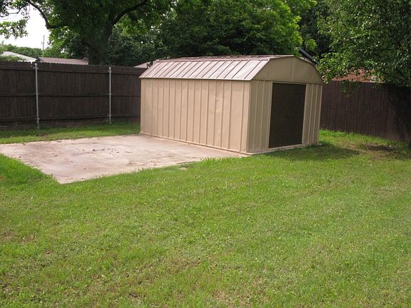 3rd image of 8409 Stonybrooke Ct