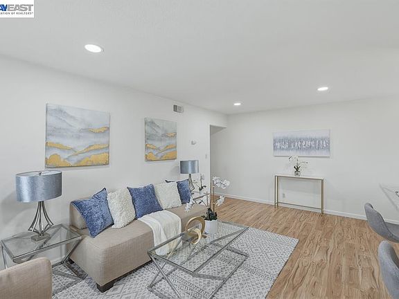 3rd image of 2204 Segundo Ct APT 4