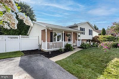 3rd image of 55 Bonfire Ct