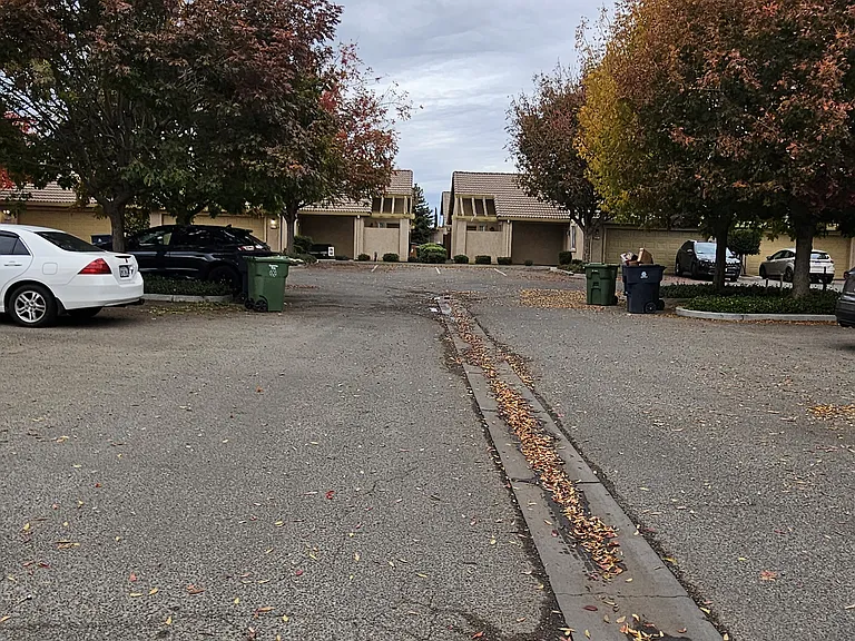 E Acacia St — Photo 15