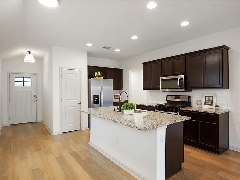 108 Frederick Dr — Photo 4