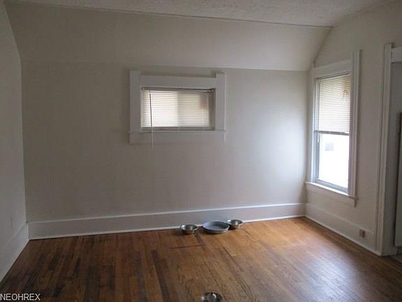4th image of 2052 W 93rd St