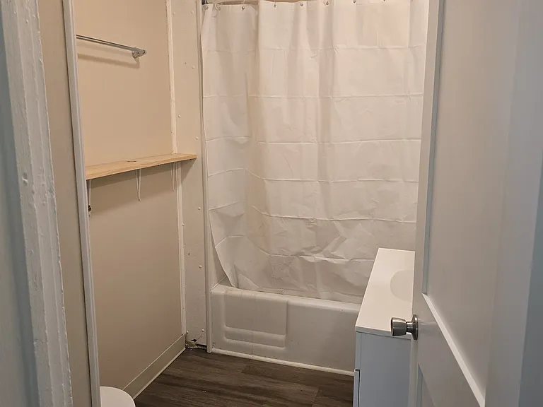 423 Bishop Ave — Photo 9