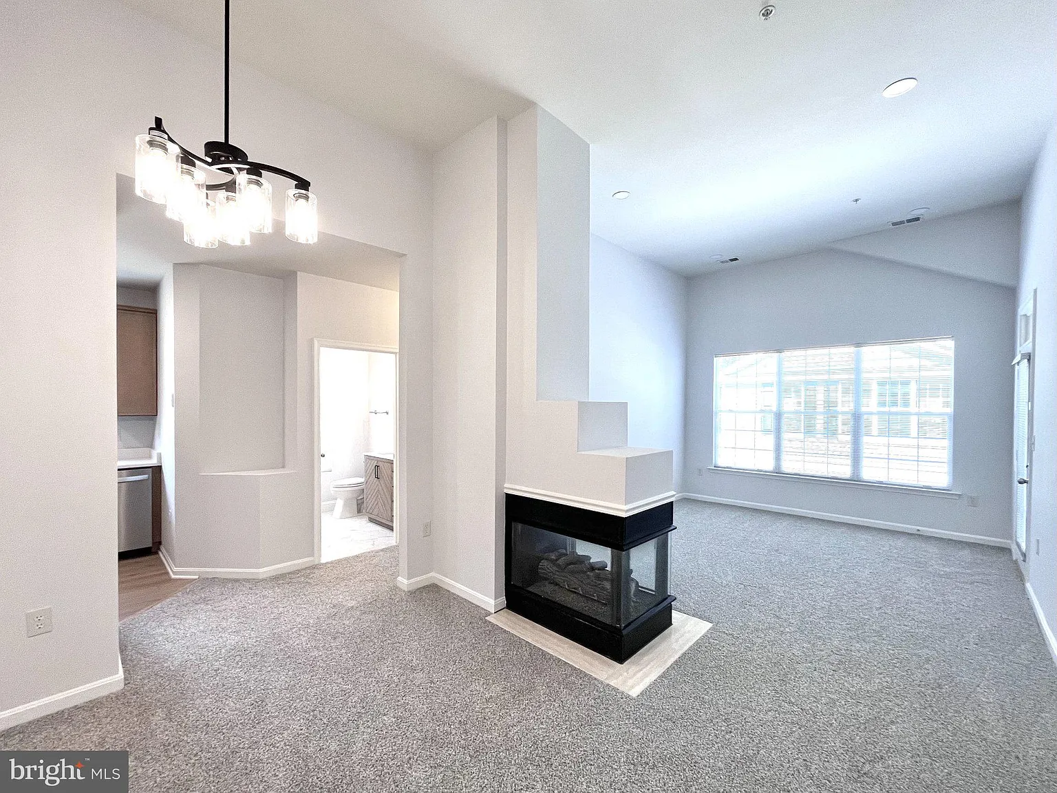 2 bed, 2.0 bath, 1040 sqft, $2,650 — Photo 3