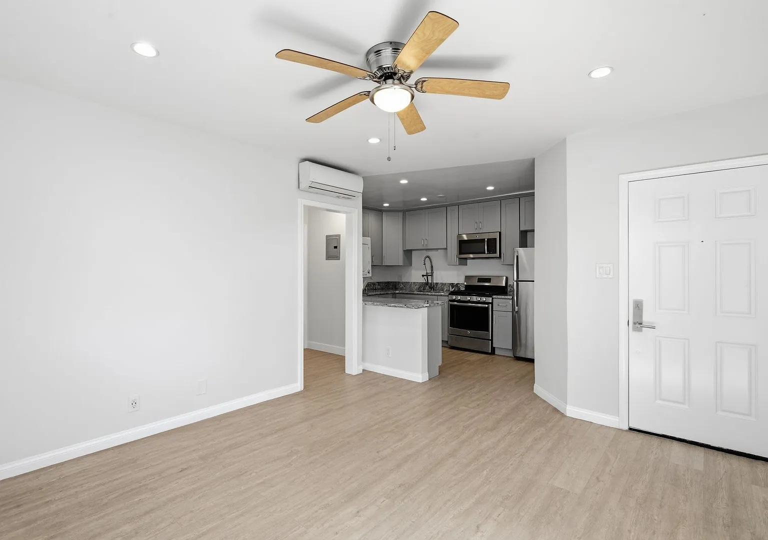 1313 Pico Blvd — Photo 2