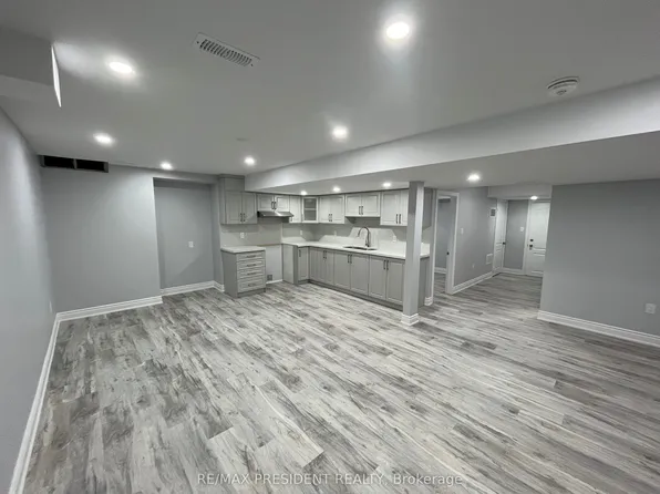 21 Horizon St, Brampton, ON L6P 2J3