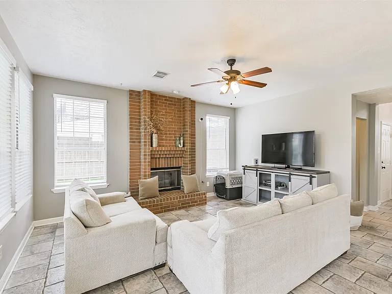 20422 Maple Meadows Ct — Photo 10