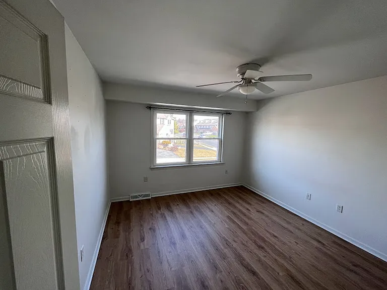 57 Spring Hill Ln — Photo 7
