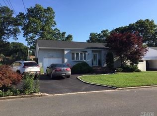 20 43rd St, Islip, NY 11751