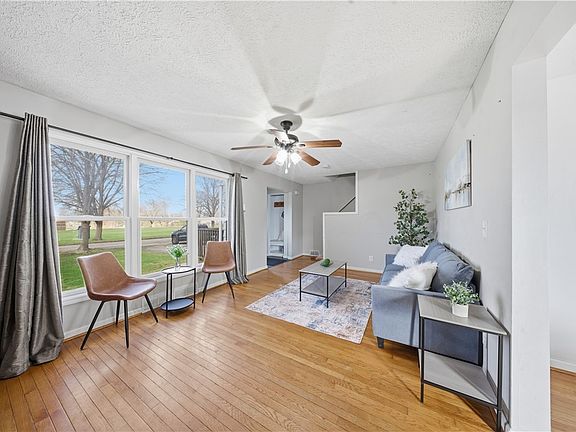 4th image of 407 Malden St