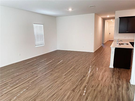 5th image of 428 Gabriels Bluff Dr
