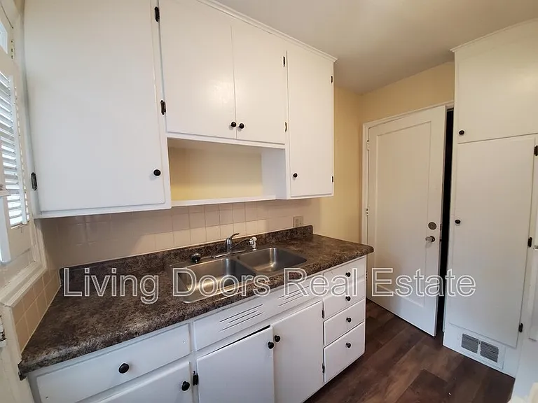 314 S 47th St — Photo 2