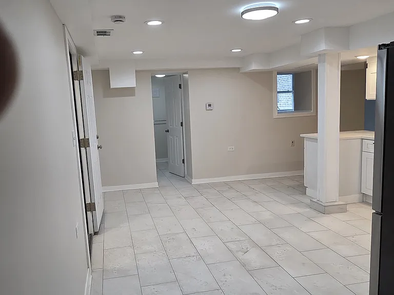 2637 W Winona St #3 — Photo 5