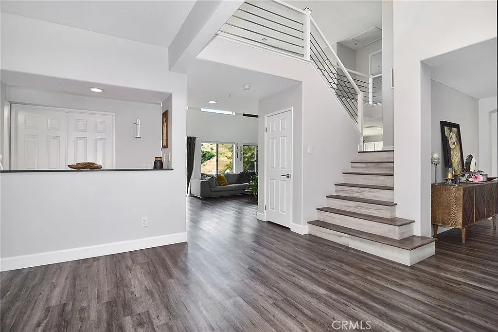 5 bed, 3085 sqft, $8,800 — Photo 4