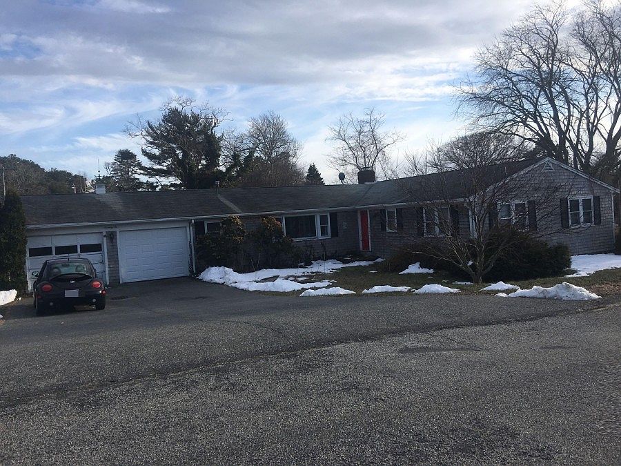 2nd image of 76 Stafford Cir