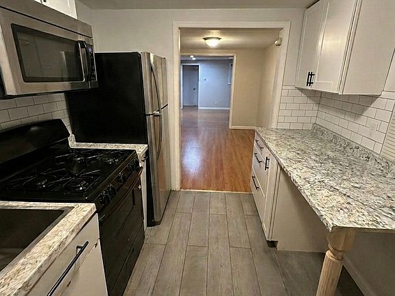 4th image of 3933 James St Floor 2