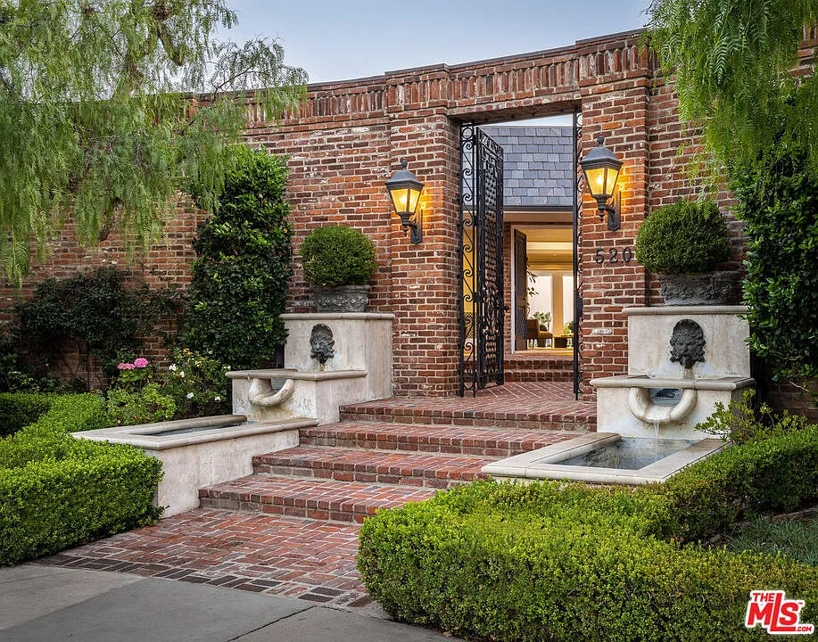 5 bed, 7.0 bath, 5577 sqft, $60,000 — Photo 2