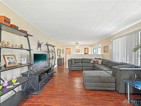 5th image of 8870 College St