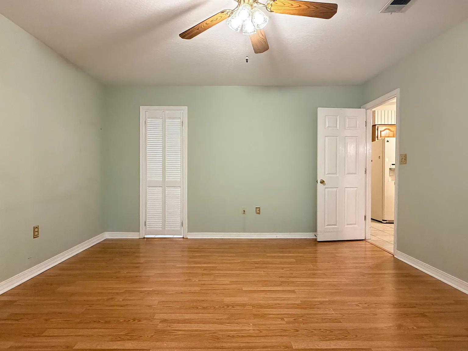 3 bed, 2013 sqft, $2,200 — Photo 3