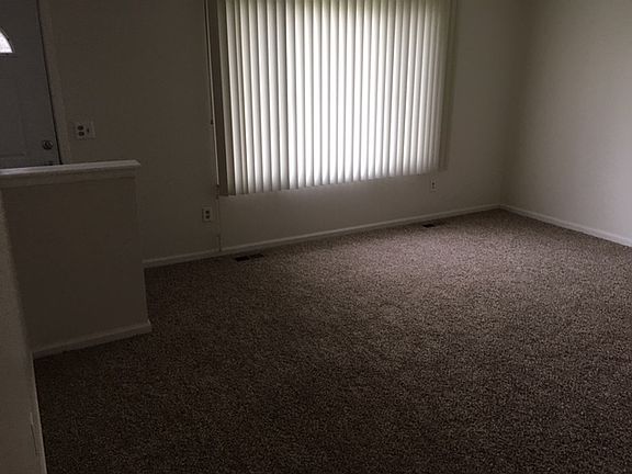 4th image of 33266 Winchester St