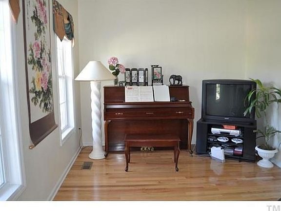 3rd image of 2316 Woodbury Dr