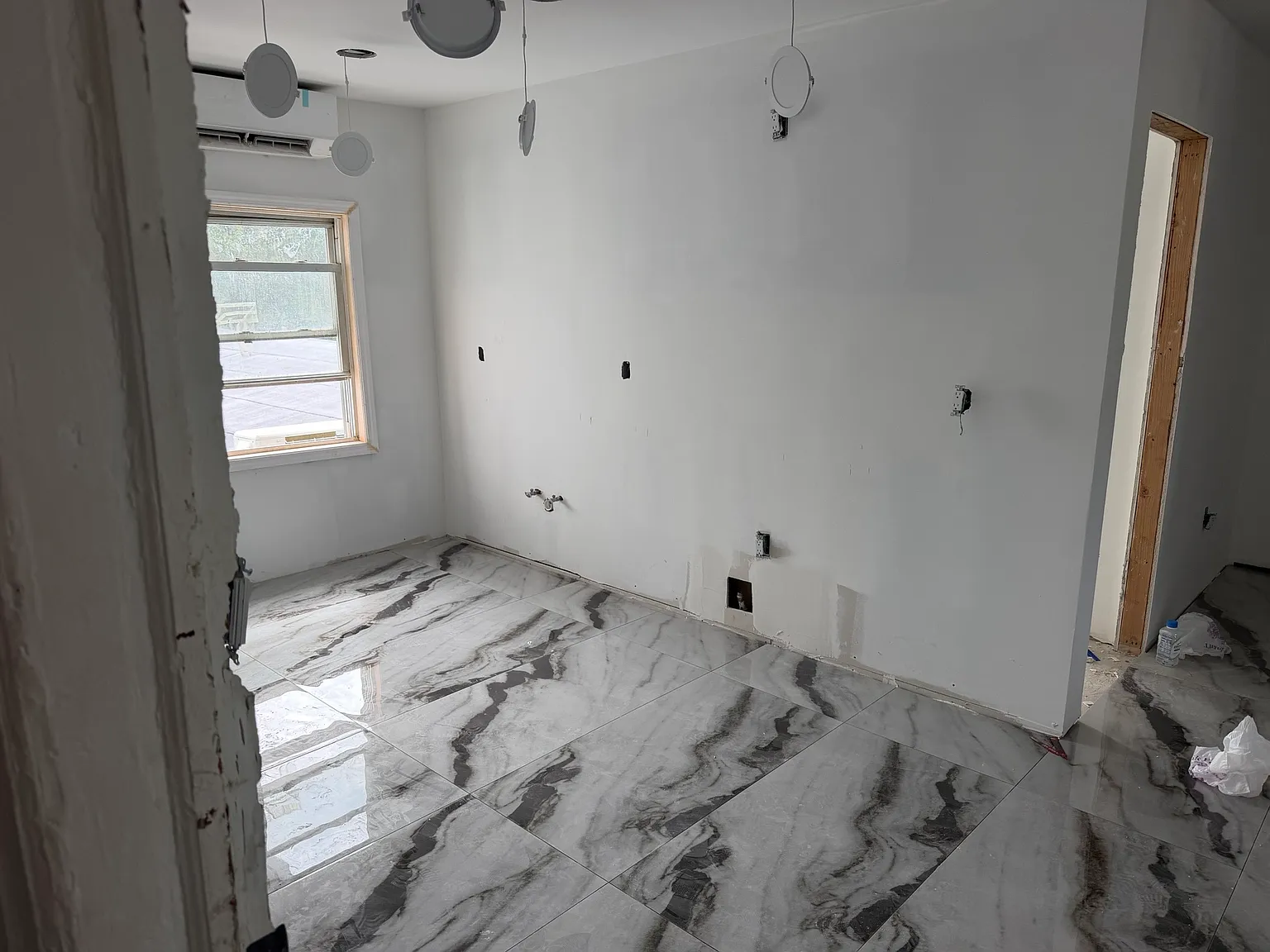 3 bed, 1200 sqft, $3,500 — Photo 2