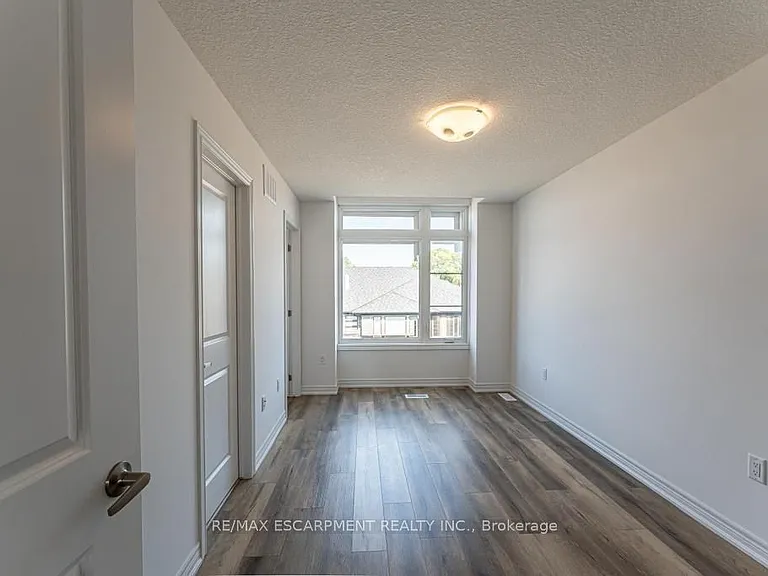 120 Court Dr #29 — Photo 14