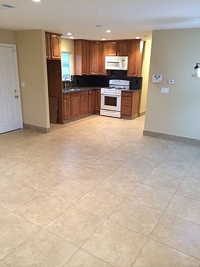 3rd image of 620 Wilson Ave