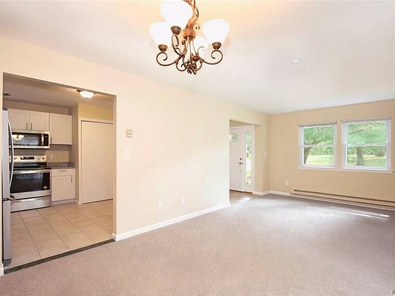 4th image of 5 Petersburg Ct
