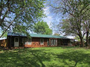 12605 S Adams Rd, Carbondale, KS 66414