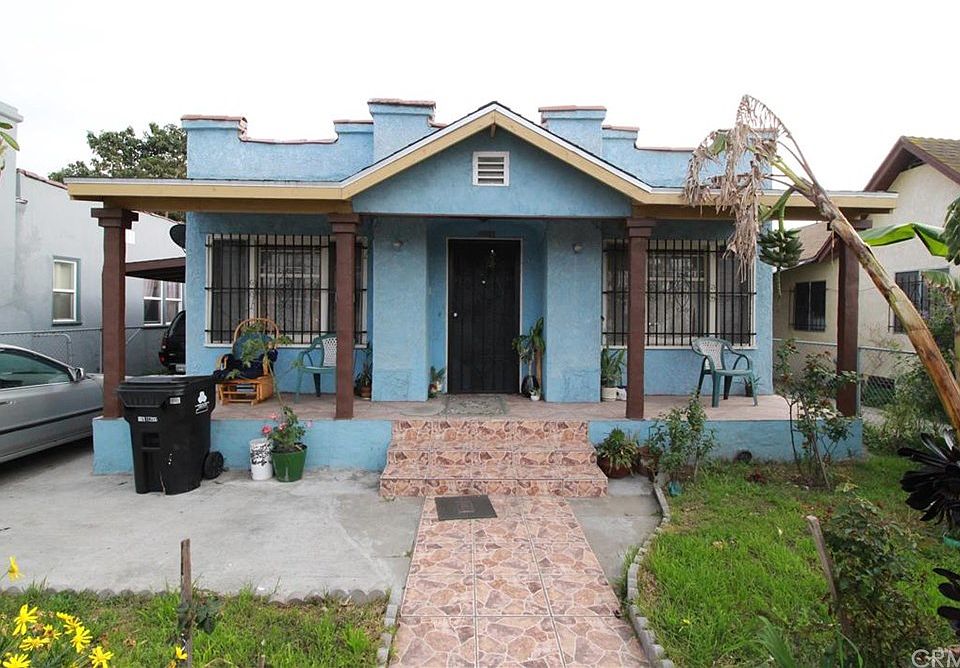 1st image of 1606 W 65th Pl