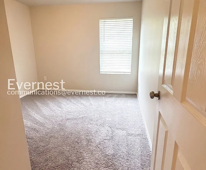 319 Maggie Way — Photo 13