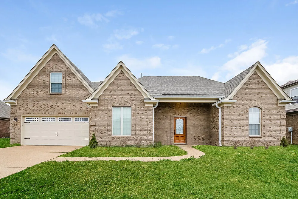 4 bed, 2.0 bath, 2203 sqft, $2,485 — Photo 1