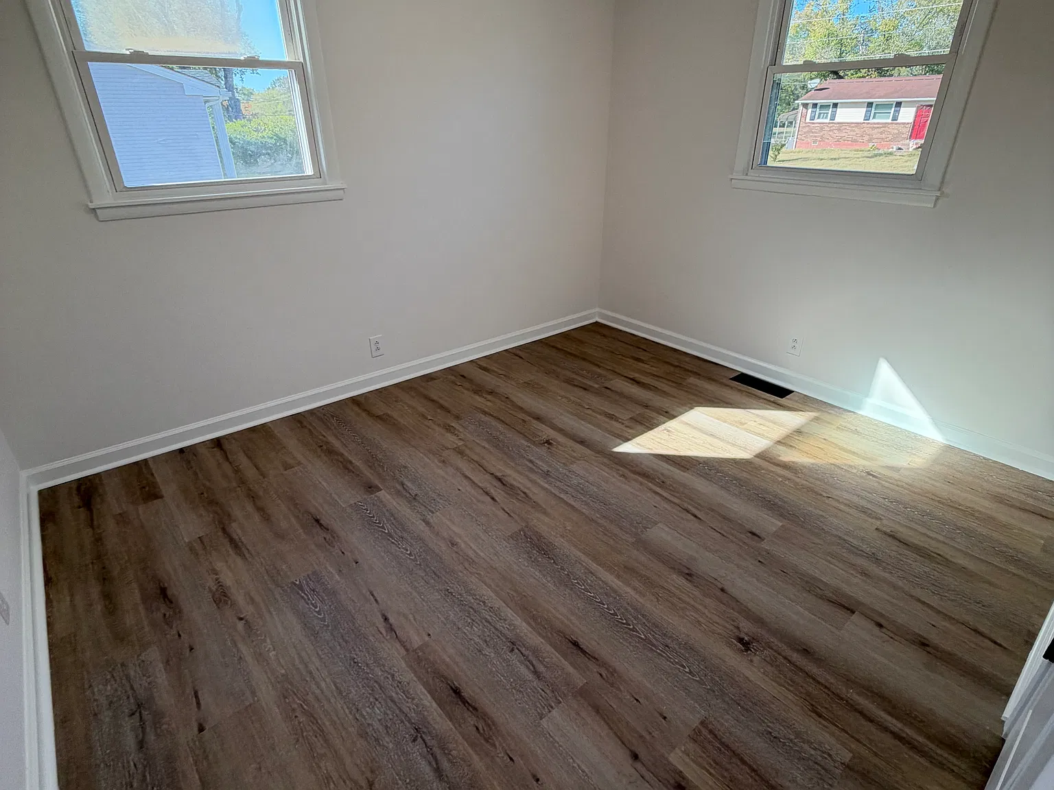 3 bed, 900 sqft, $2,000 — Photo 4