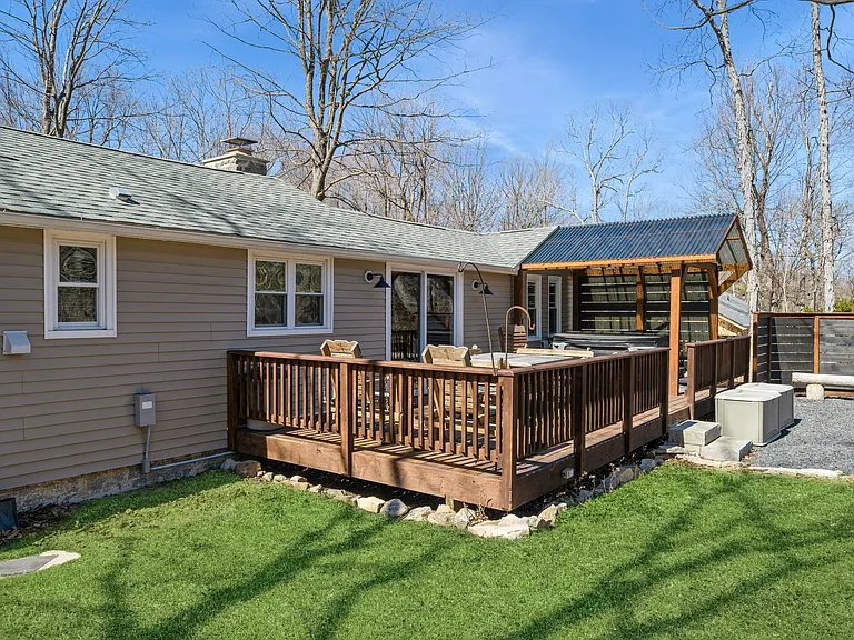 100 Poplar Ln — Photo 30