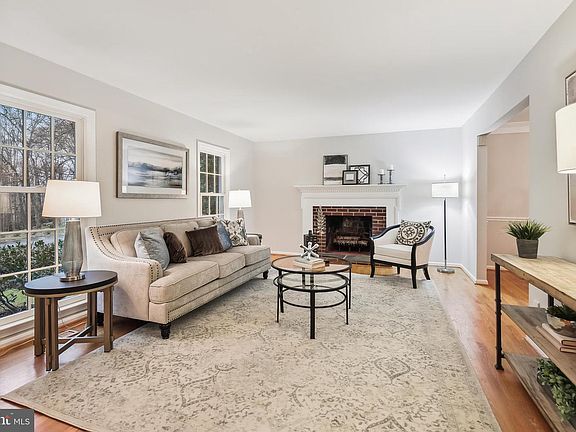 3rd image of 1723 Abbey Oak Dr