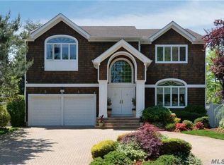 1568 Hewlett Heath Rd, Hewlett, NY 11557