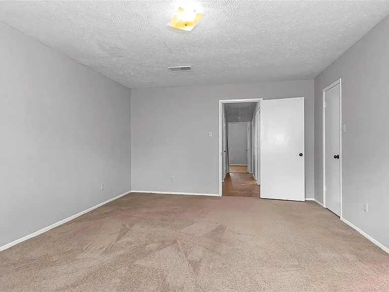2710 Green Fields Dr — Photo 15