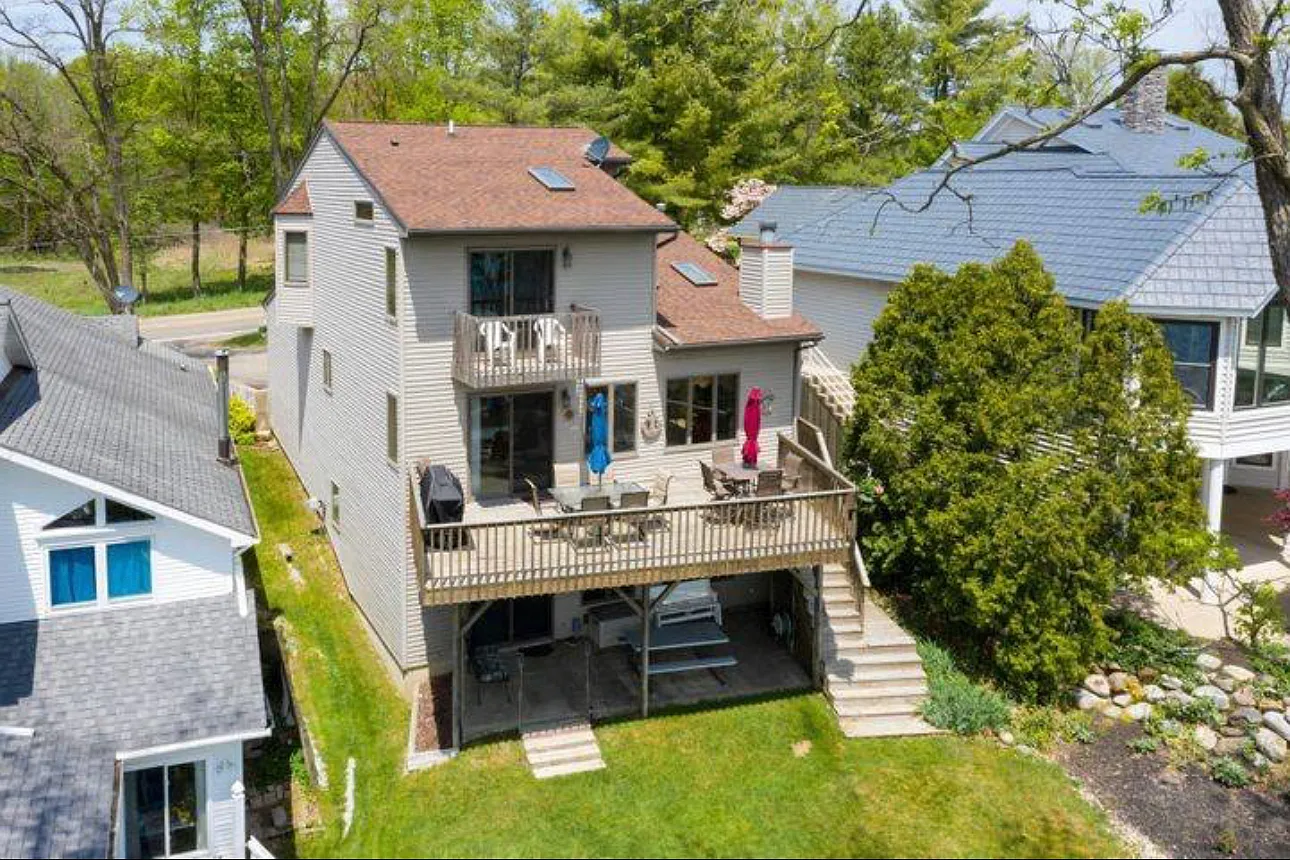 3 bed, 3.5 bath, 2300 sqft, $3,000 — Photo 1